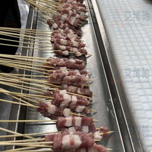 ABCH穿串機(jī)新款機(jī)器廠家現(xiàn)場(chǎng)試機(jī)串豬肉串，效果非常不錯(cuò)